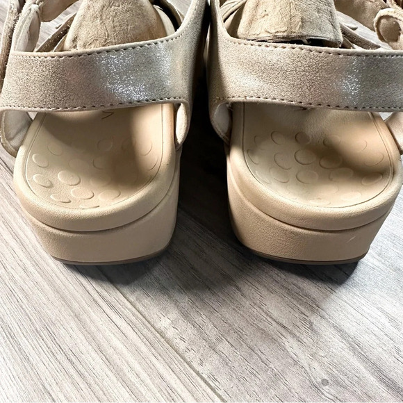 Vionic Women’s Tami Platform Wedge Sandal - Champagne - Picture 7 of 9